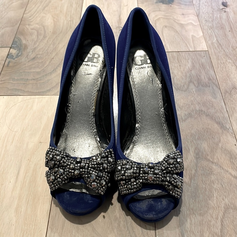 Gianni Bono Velvet Pumps size 8.5